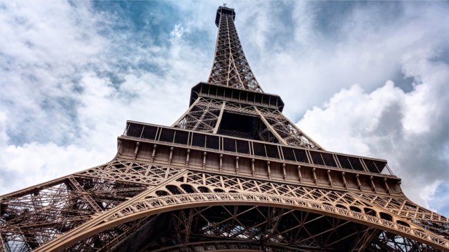 La Torre Eiffel reabrió sus puertas tras dos días cerrada por huelga