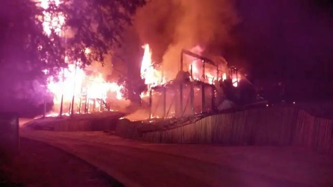 Padre Las Casas: Iglesia resultó destruida en ataque incendiario