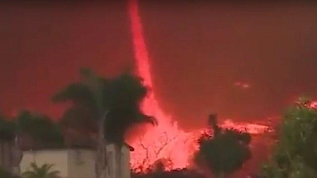 Video Sorprendentes Tornados De Fuego Arrasaron A California Cooperativacl 9433