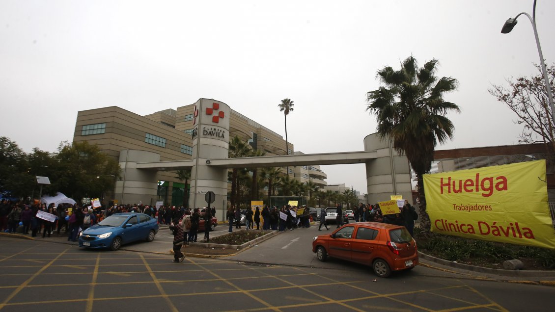 Clínica Dávila: Sindicatos suman 24 días en huelga y critican actitud de la empresa