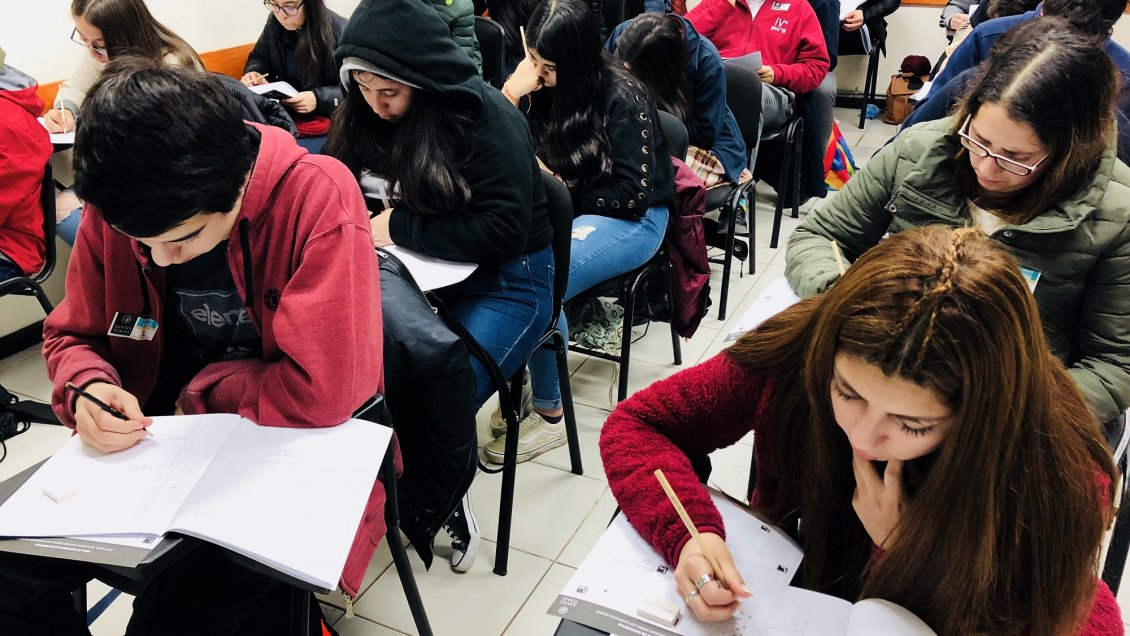 Punta Arenas: Más de 130 jóvenes rindieron ensayo PSU vespertino de Santo Tomás