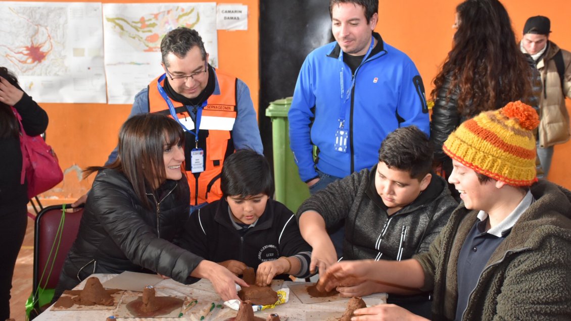 Efectúan sexta Feria de Divulgación Volcánica en San Fabián