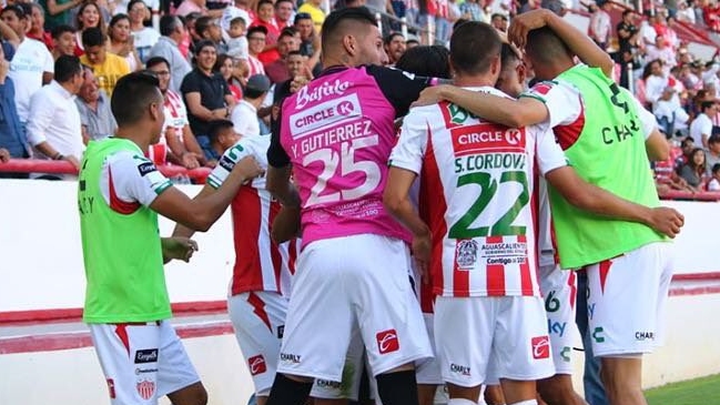 Necaxa se repuso a expulsión de Gallegos y celebró ante Lobos con gol en los descuentos