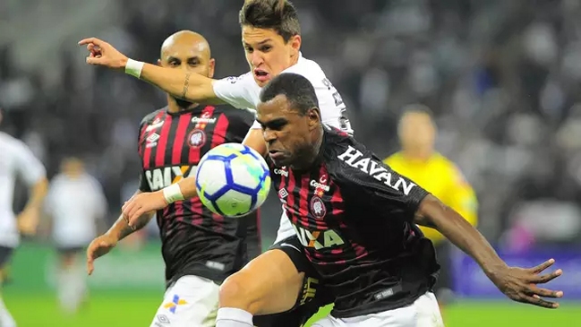 Angelo Araos volvió a sumar minutos en empate de Corinthians