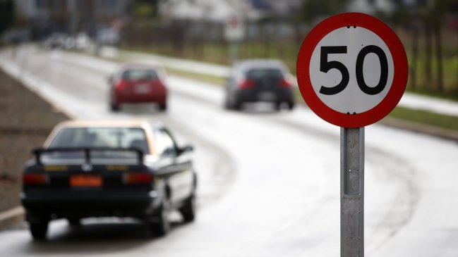 Comenzó a regir la disminución de velocidad para automovilistas en zona urbana