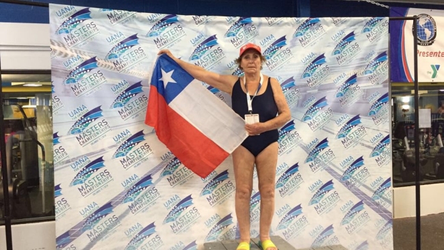  Eliana Busch logró récord en Panamericano Máster de Natación  