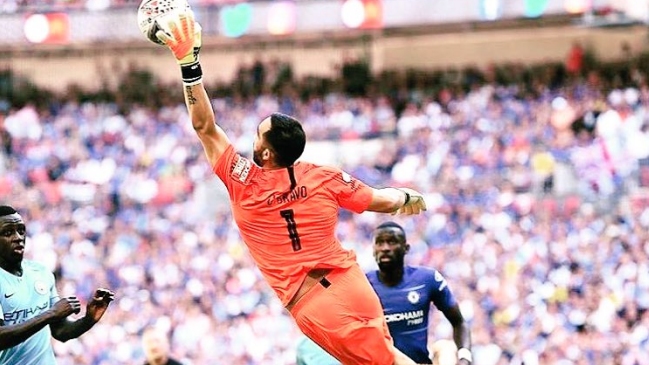 La euforia de Claudio Bravo tras ganar la Community Shield ante Chelsea en Wembley