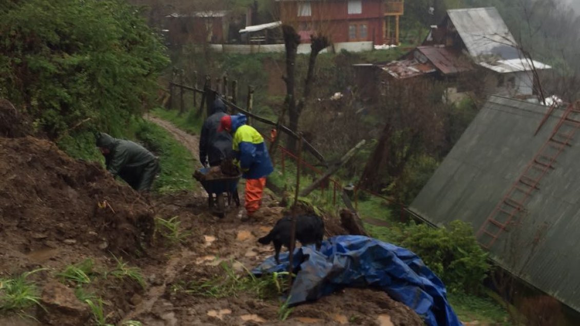Corral: Fuertes precipitaciones originan derrumbes en diversas zonas de la comuna