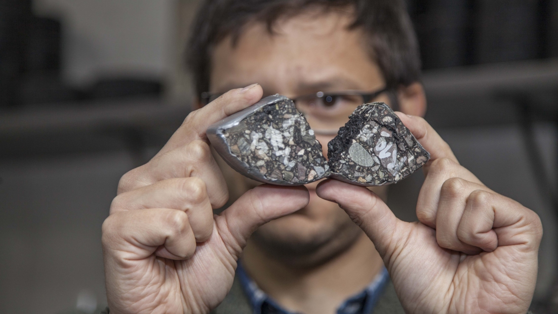 Ingenieros chilenos crearon asfalto reciclado que autorepara sus grietas