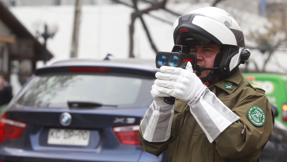 Nueva velocidad máxima en zonas urbanas: Van 170 multas en la Región Metropolitana