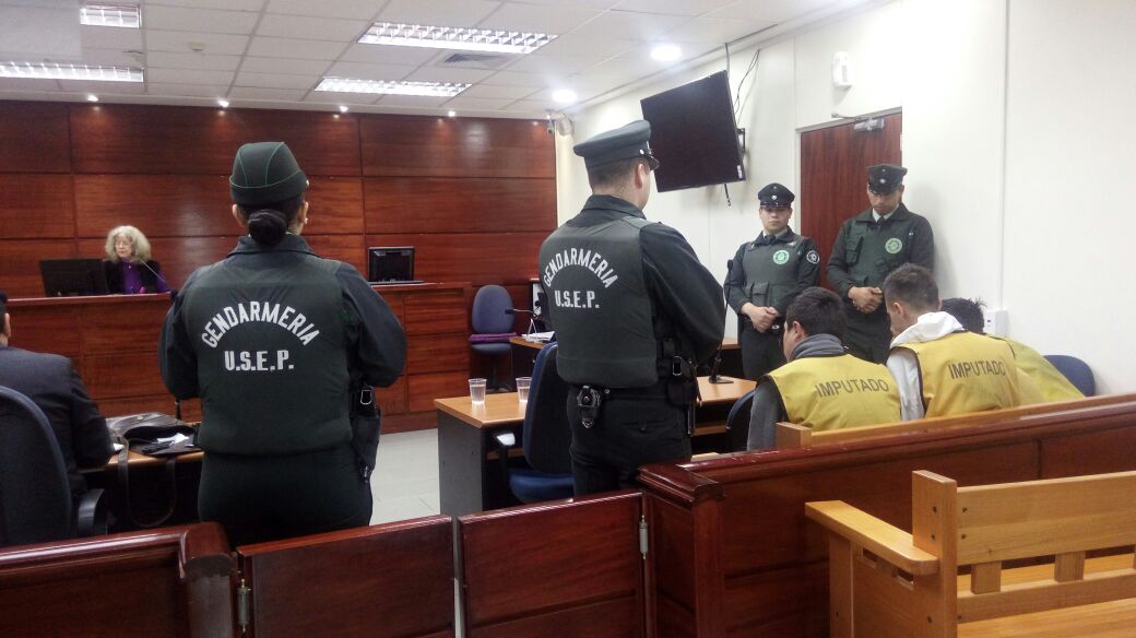 Condenan a 10 años de prisión a sujetos que realizaron violento asalto a minimarket en Quilpué