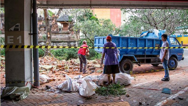 Aumenta a 91 la cifra de fallecidos por el terremoto en Indonesia