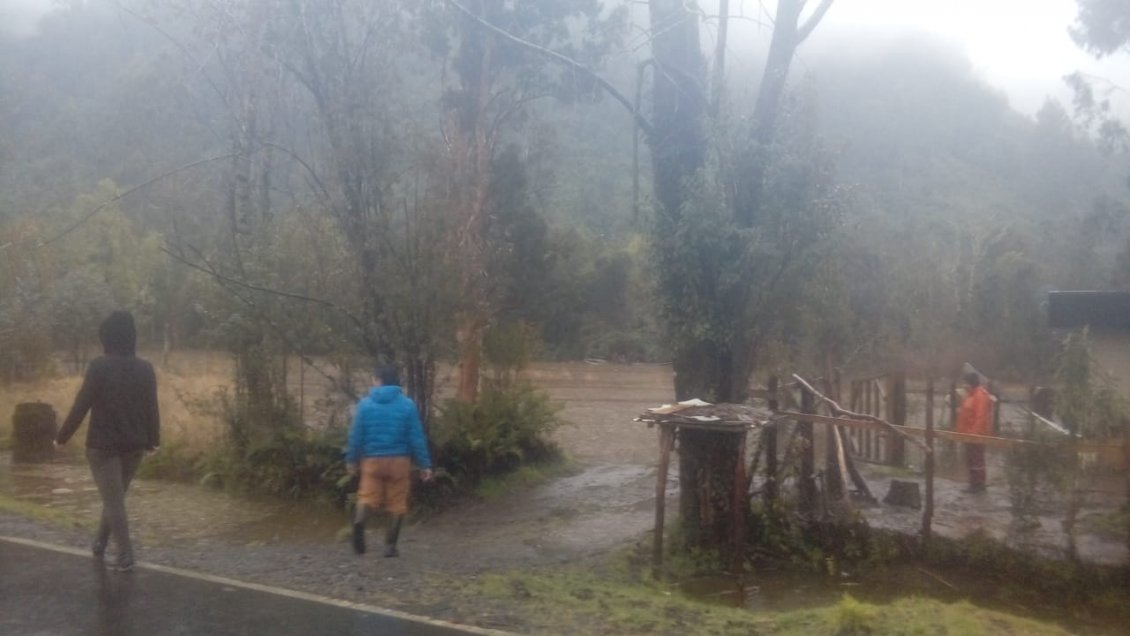 Alerta roja por desborde del Río Chico en Puerto Montt: Hay cuatro damnificados