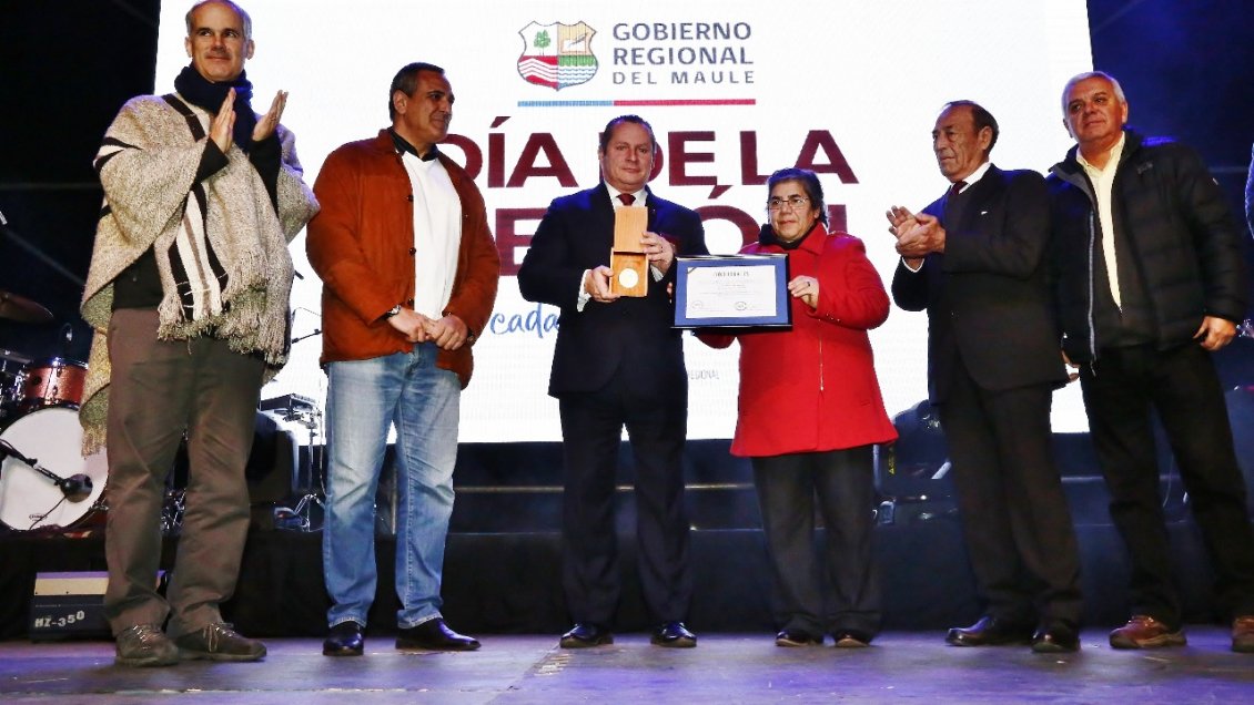 Alcaldes y Cores del Maule cuestionaron show de Luis Jara tras cierre de empresas