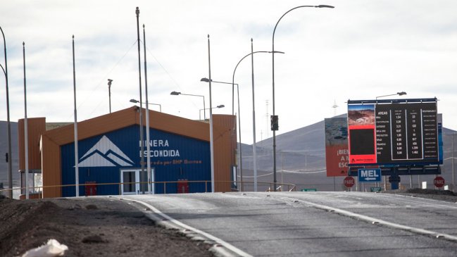 Minera Escondida y trabajadores se reúnen esta tarde en primer día de mediación