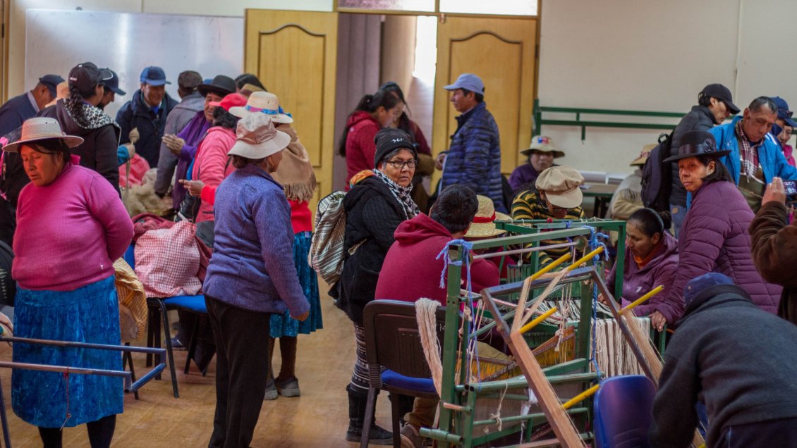 En Putre desarrollan taller para mantener viva la tradición del telar andino