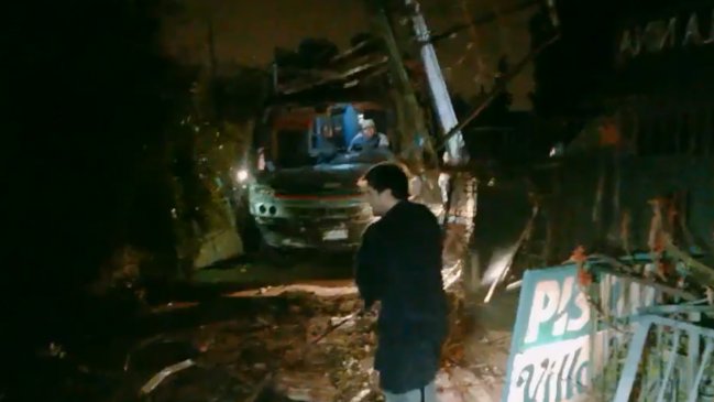 Accidente de microbús provocó corte de energía en Padre Hurtado, Peñaflor y Talagante
