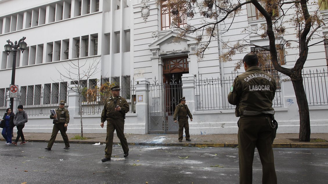 Estudiantes protagonizaron incidentes en el Liceo de Aplicación