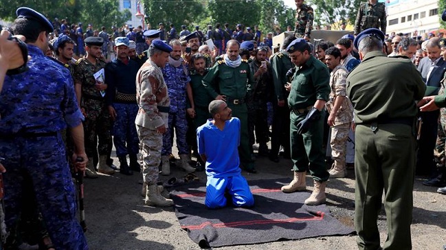Tres pedófilos fueron colgados en público luego de violar y matar a un niño de 10 años