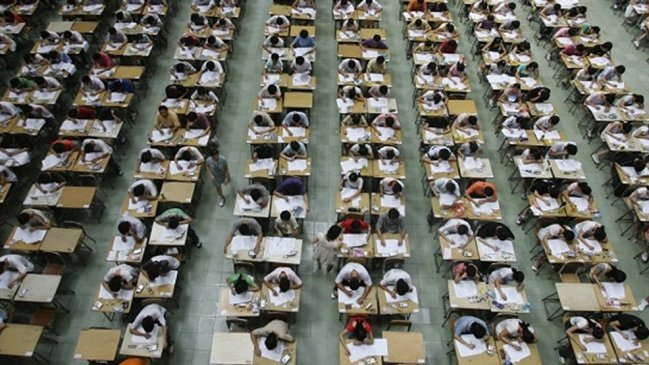 Autoridades chinas investigan fraude en prueba de acceso universitaria