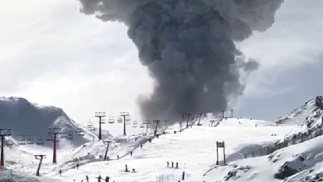 Complejo volcánico Nevados de Chillán emitió nuevo pulso eruptivo
