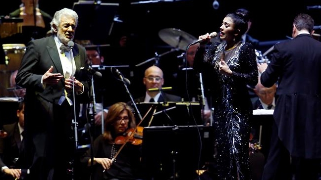 Detienen a mujer que escuchó por 16 años a Plácido Domingo a todo volumen