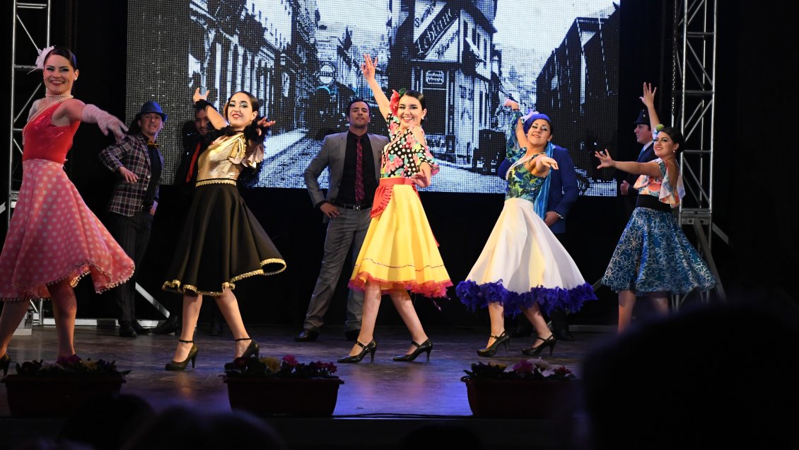 Teatro Municipal fue el escenario de la Gala Folclórica por aniversario 474° de La Serena