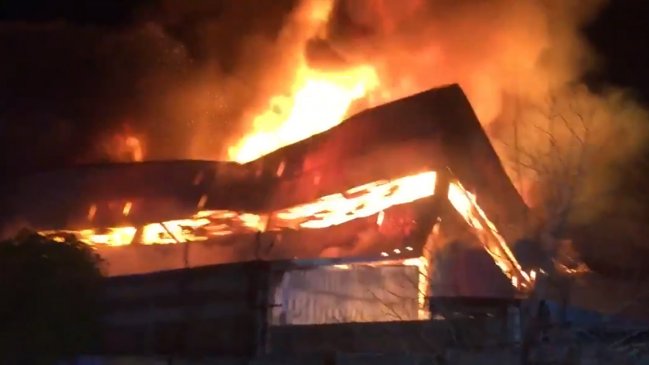 Incendio afectó a empresa de calzados en San Joaquín