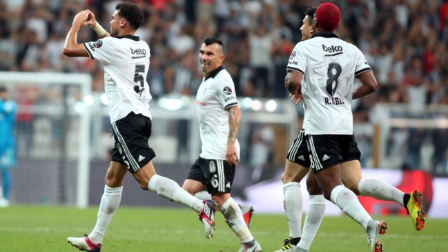 Besiktas celebró con Medel y Roco en cancha en la primera fecha en Turquía