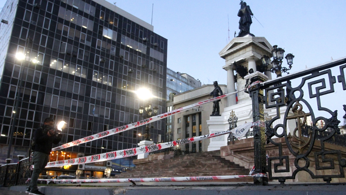 Funcionario de la Armada bajo la influencia del alcohol chocó con el Monumento a Prat