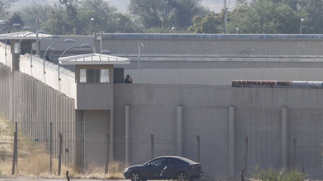 Cadem: El 58% rechaza beneficios carcelarios a militares condenados por DD.HH.