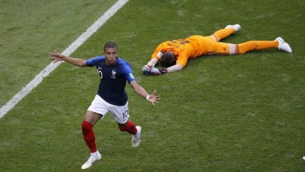 La respuesta de Franco Armani a hincha que le recordó a Kylian Mbappé