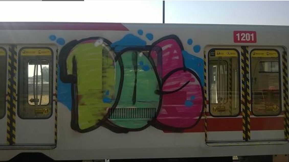 Carabineros detuvo a sujetos que pretendían rayar el Metro de Santiago