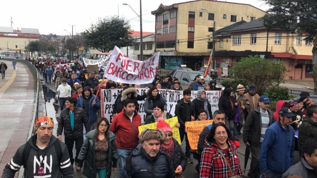 Multitud marchó en Puerto Montt en protesta por presencia del buque Seikongen