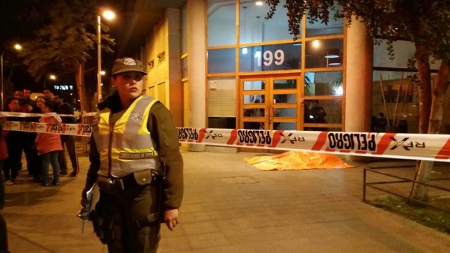 Hombre fallece de un disparo en Santiago Centro