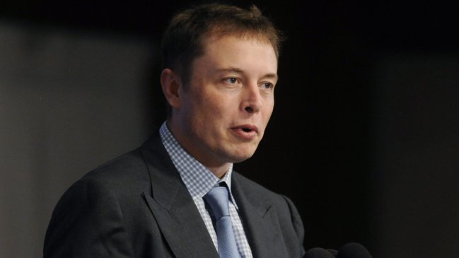 Acciones de Tesla se desploman tras polémica entrevista de Elon Musk