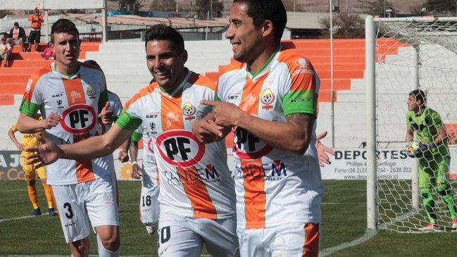 Cobresal y Valdivia ganaron para meterse en pelea de la Primera B