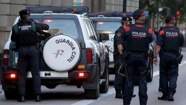 España: Policía abatió a hombre que entró en una comisaria tratando de apuñalar a agentes