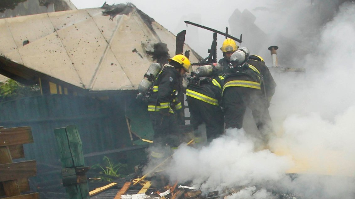 Incendio destruyó al menos dos viviendas de material ligero en Quinta Normal