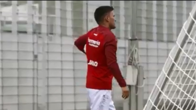 Bayer Leverkusen mostró a un bien acompañado Charles Aránguiz en su proceso de recuperación