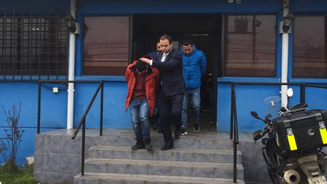 Osorno: Dos personas fueron detenidas mientras intentaban robar un auto