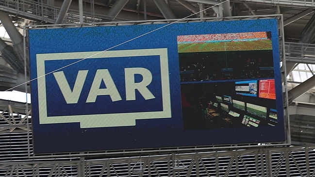 La UEFA estudia implementar el VAR en sus competiciones