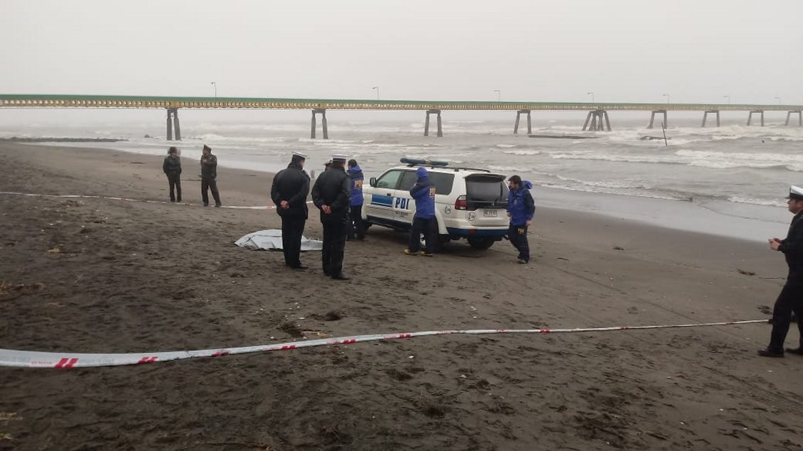 Biobío: Encuentran cuerpo flotando en bahía de Playa Negra