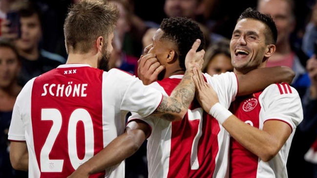 Ajax venció como local a Dinamo Kiev en la ida de los play-offs de la Champions