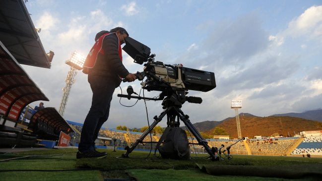 Comisión de Cultura aprobó proyecto que busca transmitir el fútbol chileno por TV abierta