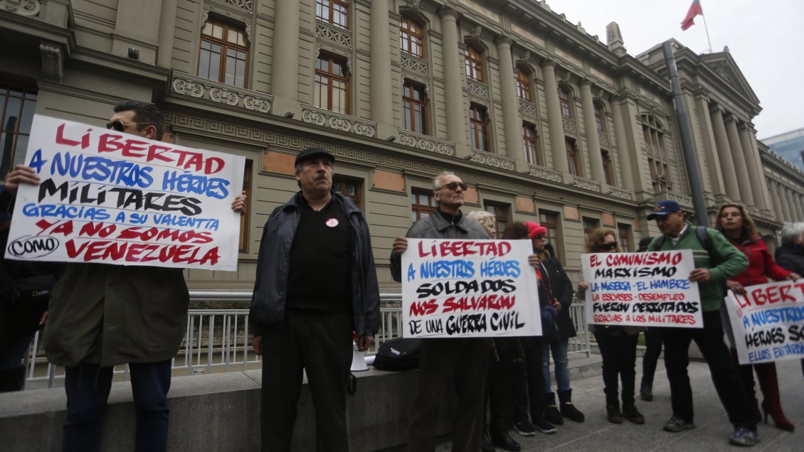 Partidarios de Pinochet piden abrir un 