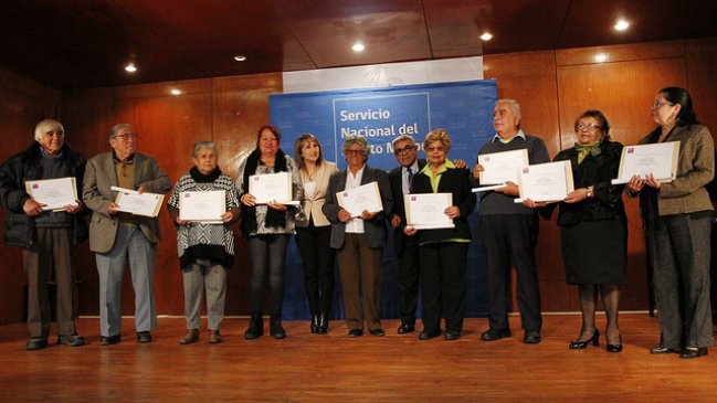 Entregan más de 70 millones de pesos a organizaciones de adultos mayores en Tarapacá