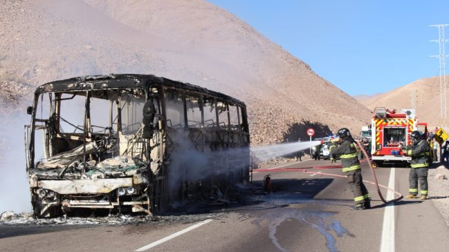 Bus que viajaba desde La Paz se incendió camino a Arica