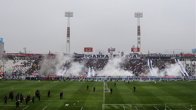 El multitudinario arengazo de los hinchas de Colo Colo en el Estadio Monumental