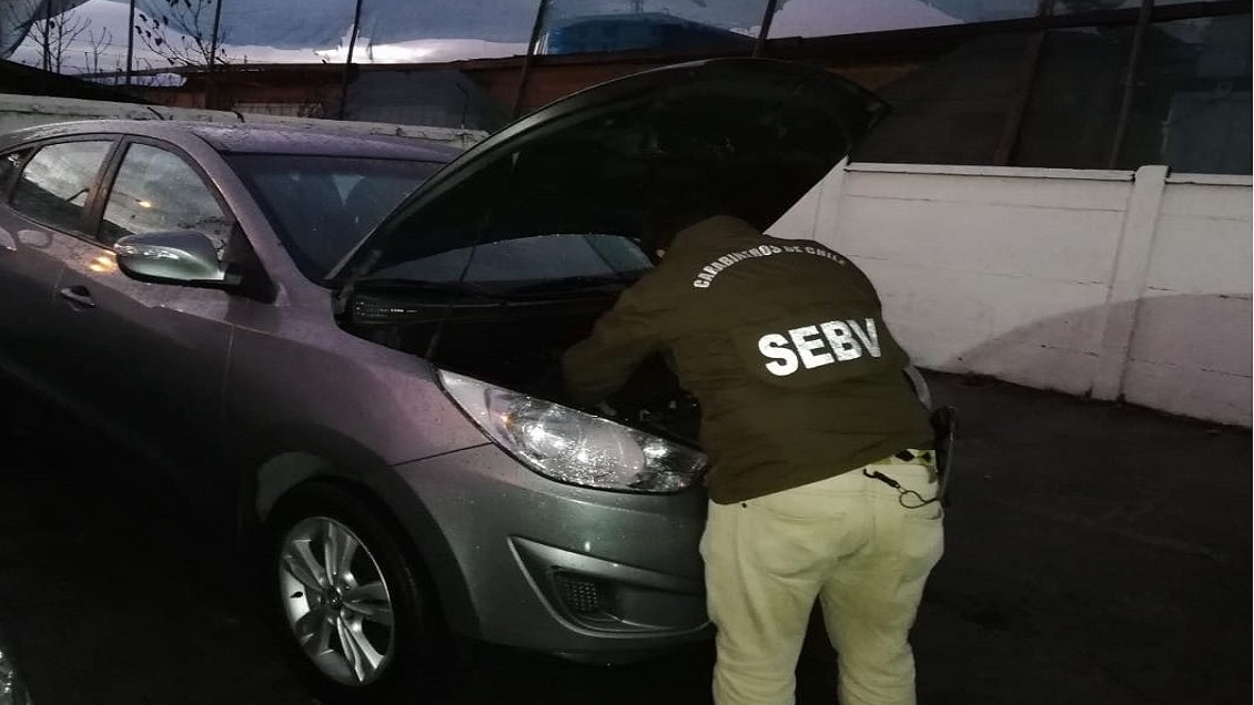 San Fernando: Carabineros detuvo a sujetos acusados ofrecer por internet venta de auto robado
